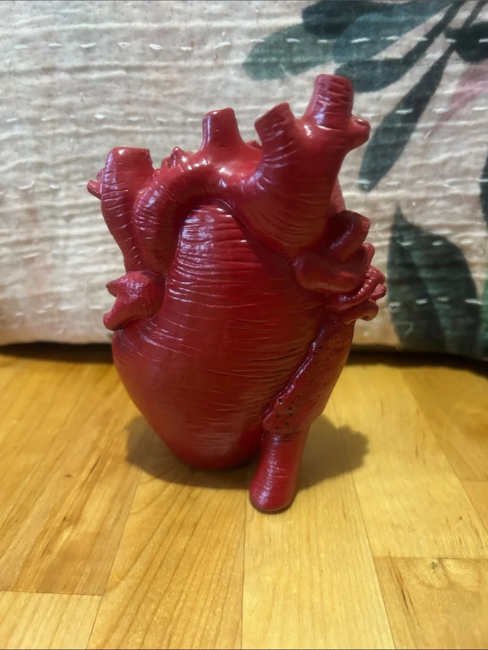 Anatomical heart vase